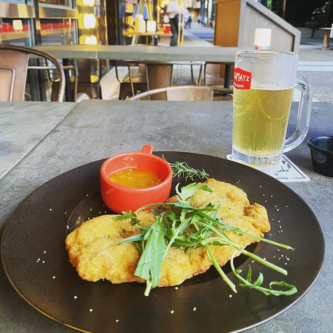 伊達公子さんのインスタグラム写真 - (伊達公子Instagram)「明日も早起き！ 早夜ごはんはSchnitzel &beer🍺 9月9日はSchnitzel Dayなんだそう！というわけで@schmatzjp へ。 #伊達公子 #kimikodate #テニス #テニスプレイヤー #テニスプレーヤー #tennis #tennisplayer #instatennis #schmatz #schmatzjp #シュマッツ #schnitzel #schnitzelday #シュニッツェル #シュニッツェルの日 #germanbeer #ドイツビール」9月9日 19時44分 - kimiko.date