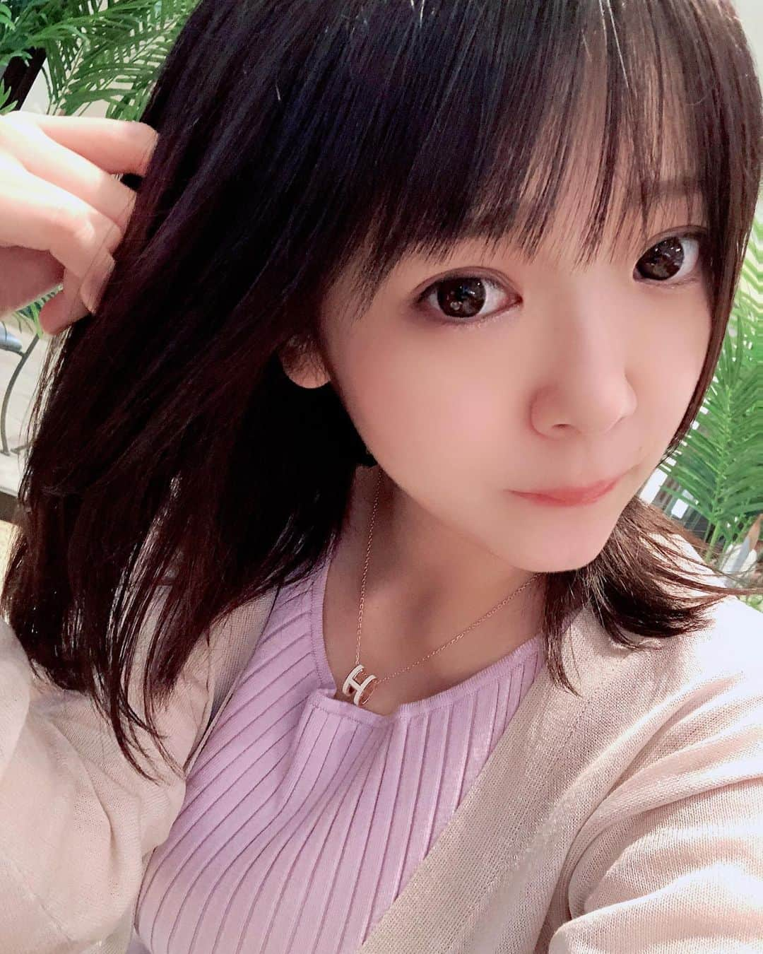 音羽莉夢のインスタグラム：「だんだんメイクが薄くなるやつです ૮₍´｡• ᵕ •｡`₎ა笑笑  #童顔ロリ巨乳 #合法ロリ #ロリコンホイホイ #撮影会モデル #音羽莉夢 #アミックエンターテインメント  #グラドル自画撮り部 #グラドル」