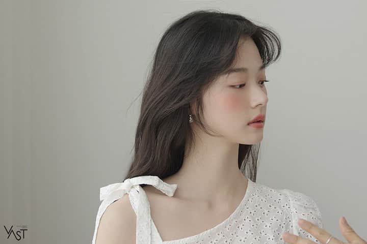 シン・ドヒョンのインスタグラム：「@vastree.playing 🤍」