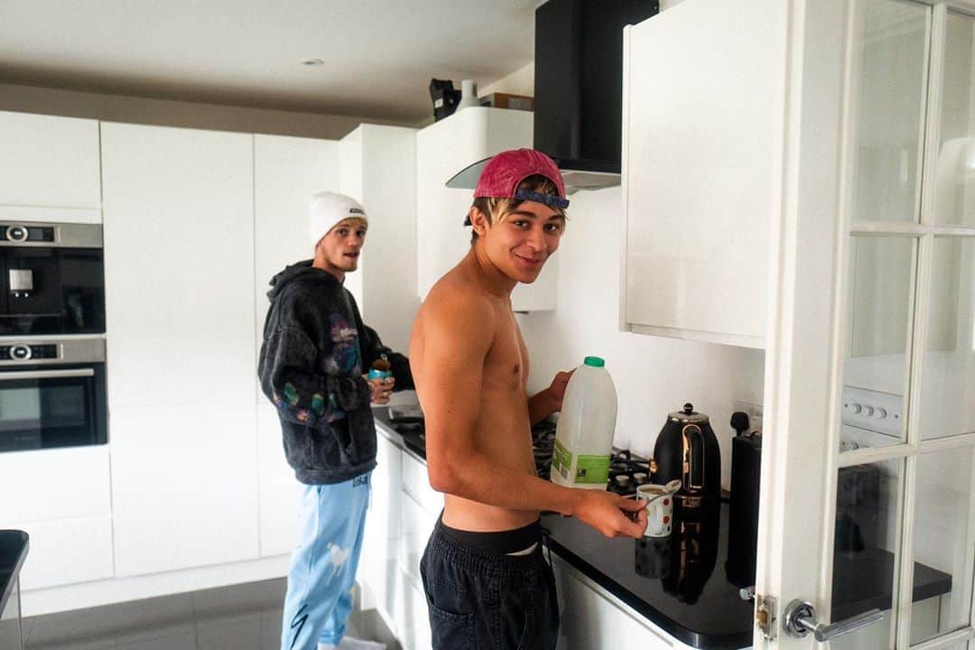 Bars and Melodyのインスタグラム：「king up in the kitchen.」
