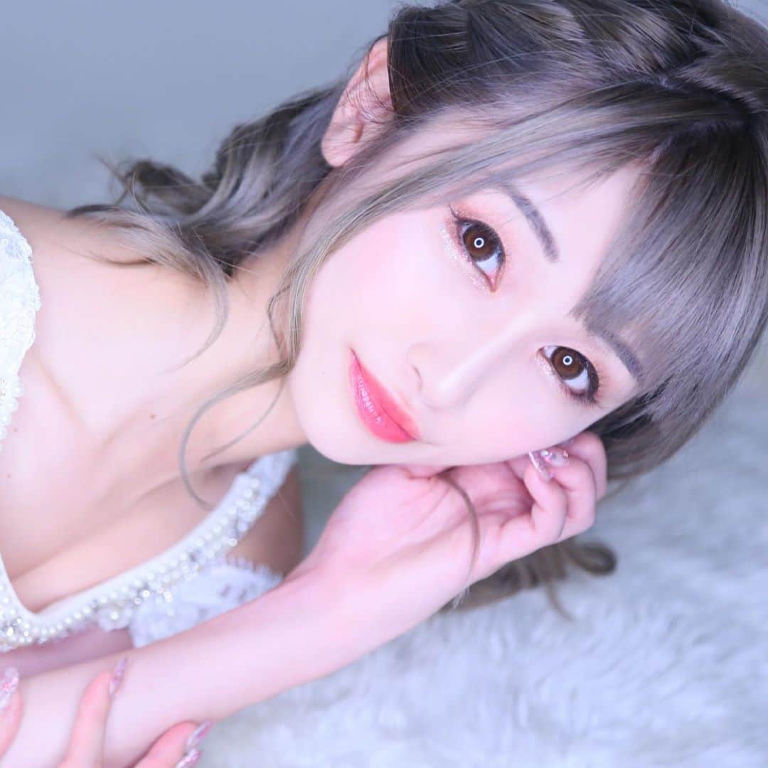 うららのインスタグラム：「新しい宣材です✨  #宣材写真 #キャバ嬢 #キャバ #きゃばきゃば #キャバクラ #歌舞伎町 #歌舞伎 #歌舞伎町キャバ嬢 #かわいい #綺麗」