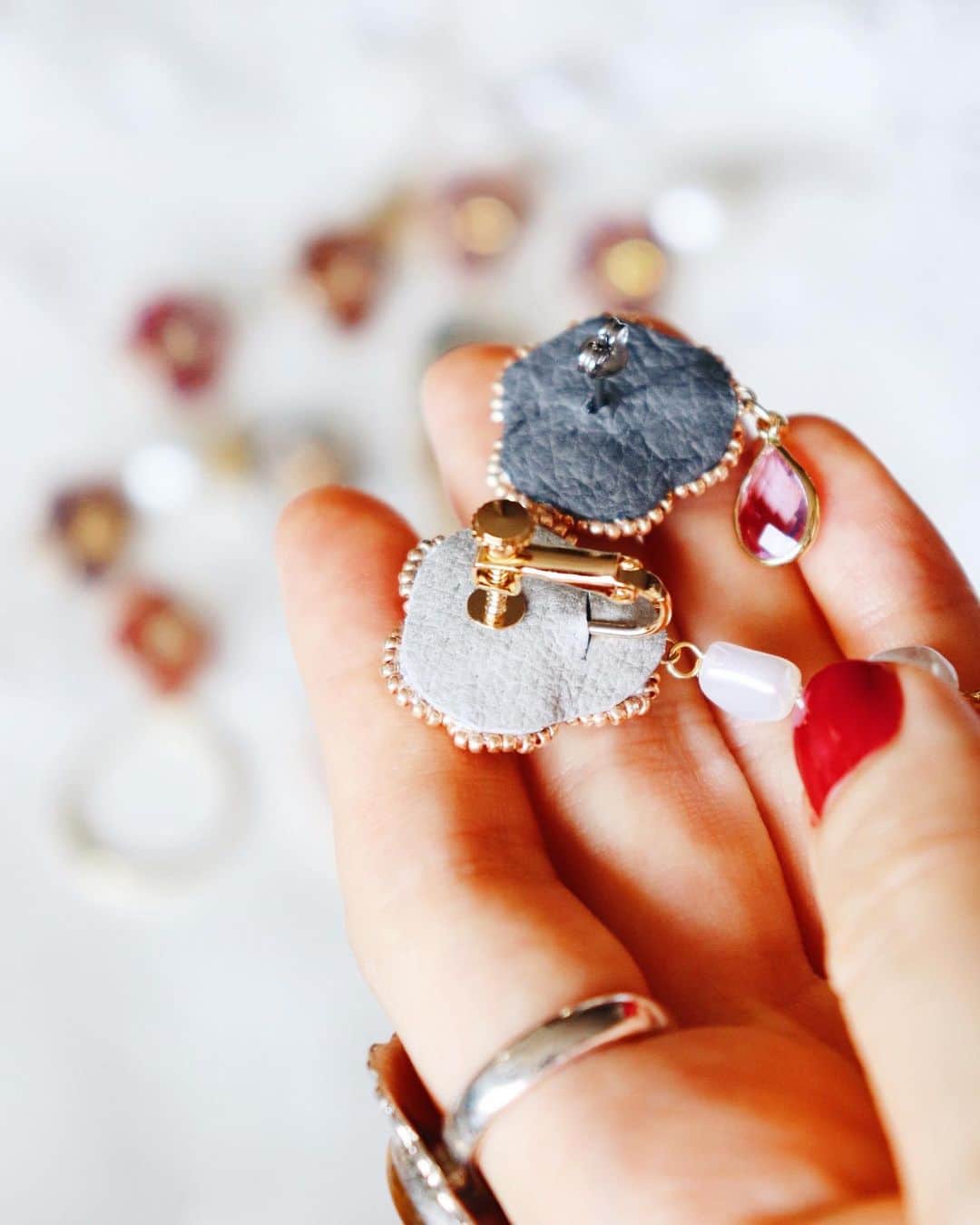 handmade shopのインスタグラム：「オンラインショップはクローズしました👼﻿ ﻿ 次回は10月を予定しています🌟﻿ ﻿ 今日はご注文いただいた分の﻿ 裏仕立てをしていました☺️﻿ ﻿ 出来上がるとより可愛い💓﻿ 週末に発送できそうです🙆‍♀️♫﻿」