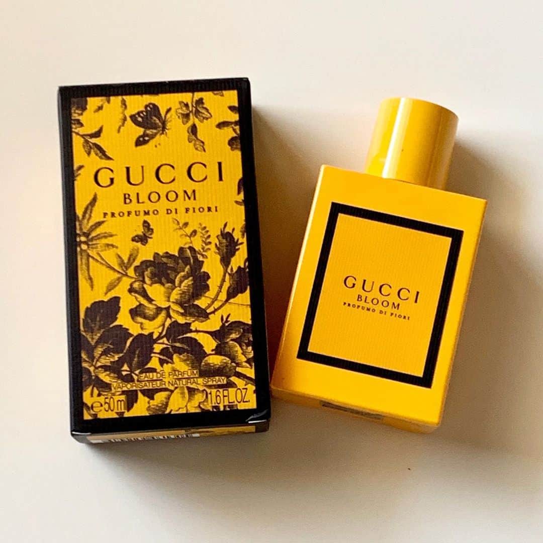 MAQUIA ONLINEさんのインスタグラム写真 - (MAQUIA ONLINEInstagram)「世界中のファッショニスタたちが夢中になる＜GUCCI＞の人気フレグランスコレクション「グッチ ブルーム」から、新フレグランス「グッチ ブルーム プロフーモ ディ フィオーリ」が誕生🎉 ★ 生命力と多様性に満ちた女性たちを讃えたオリジナルの香り「グッチ ブルーム オードパルファム」に、晴れやかなツイストを効かせた濃密なホワイトフローラルの香りです💕 ★ 部屋にひとりでいるときでも、花々が咲きほこる夢のような庭園へと運んでくれるフレグランス。日常を特別なひとときにしてくれます🧚🏻‍♀️✨ ハニーイエローのボトルを眺めるたびに前向きな気持ちに❣️ あーこの香り好き、心からそう思えるはず😘 ★ グッチ ブルーム プロフーモ ディ フィオーリ オードパルファム 50mL ￥11300／100mL ￥15200 ★ WEB編集KN ◡̈⋆ #InBloom #gucci #guccibeauty #guccibloom #fragrance #perfume #新作コスメ #グッチブルーム  #ラトリエデパルファム #maquia #maquiaonline」9月9日 20時08分 - maquia.magazine