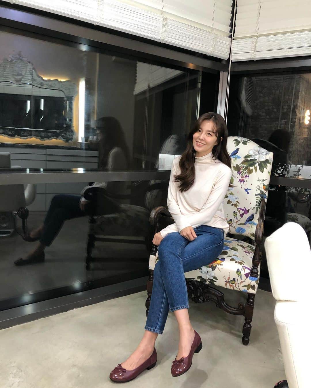 キム・ソンウンさんのインスタグラム写真 - (キム・ソンウンInstagram)「수욜저녁은 힐링타임! 집에선 기냥 삼남매 엄만데.. 이렇게 꾸미니 완판 썽언니 됐네염😉 오늘밤 10:50 ns홈쇼핑 #스타일프로포즈 에서 만나요😄 #자켓이랑모달티셔츠랑플랫슈즈까지 #완전찰떡이네요 @style.propose」9月9日 20時03分 - ssung916