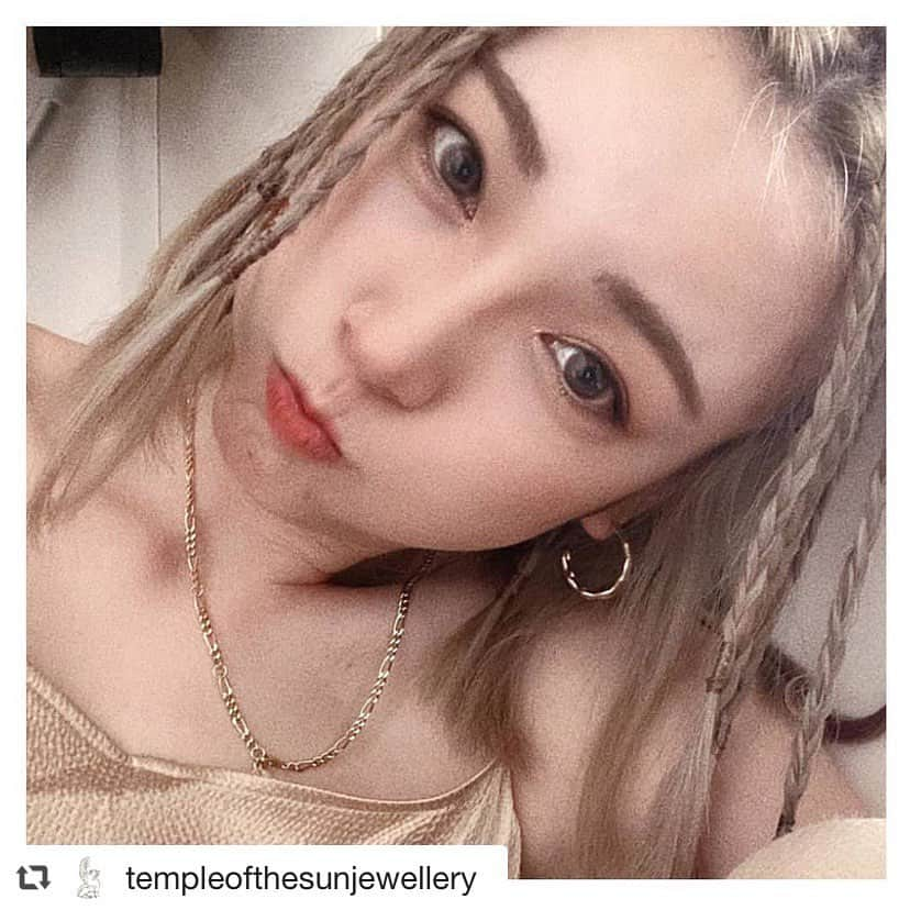 木下優樹菜さんのインスタグラム写真 - (木下優樹菜Instagram)「#repost  @templeofthesunjewellery  Temple lover @yukina1204xoxo in her Xena Necklace, for generations, jewellers have been inspired by the endless variety of chains. Nonetheless, the Figaro Chain has been a standout favourite since the time of creation. This vintage and old-worldly design is here to complement our very own classic Temple of the Sun layering look. The Xena Necklace in polished 18k Gold Vermeil brings the essence of ancient Italian workmanship into modern-day life. @jack_joat」9月9日 20時16分 - yukina1204xoxo