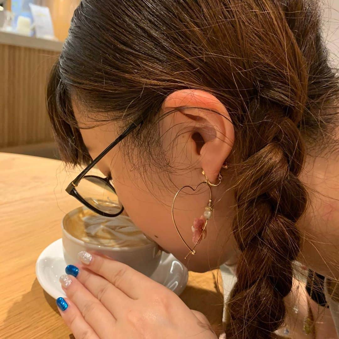 愛水せれ奈さんのインスタグラム写真 - (愛水せれ奈Instagram)「まったりくつろぎ時間😌☕️ 大好きな場所💓 . . #ラテアート #ラテアート大会  #優勝 #カフェ」9月9日 20時12分 - airi.aaari.aimi