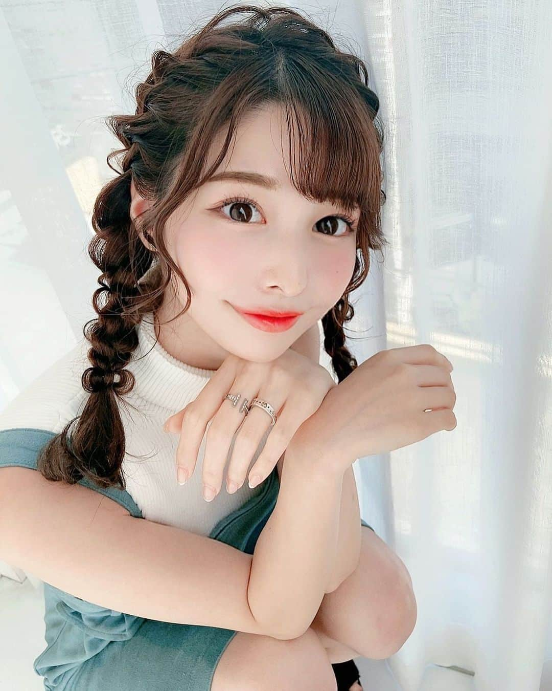 伊藤朱里のインスタグラム：「編み込みアレンジしてもらいました😚」