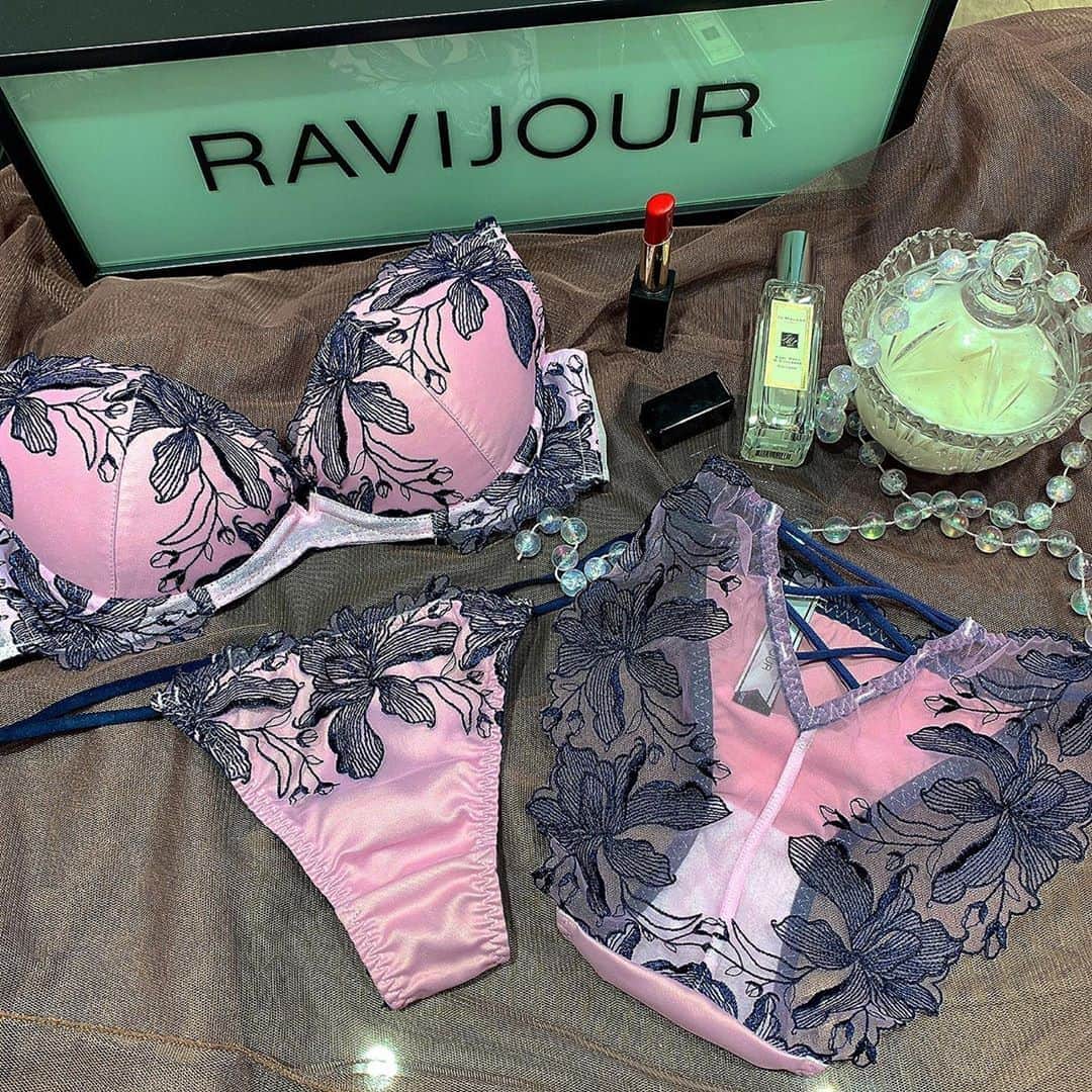Ravijour札幌4丁目プラザ店のインスタグラム：「#onsale  ✔️リリーグラマーアップ ¥4,990+tax  詳細はブログ更新してます！ トップのURLから飛んでください❤️  #ravijour #ravijourstaff  #ravijour_official  #ravijoursapporo  #ラヴィジュール」
