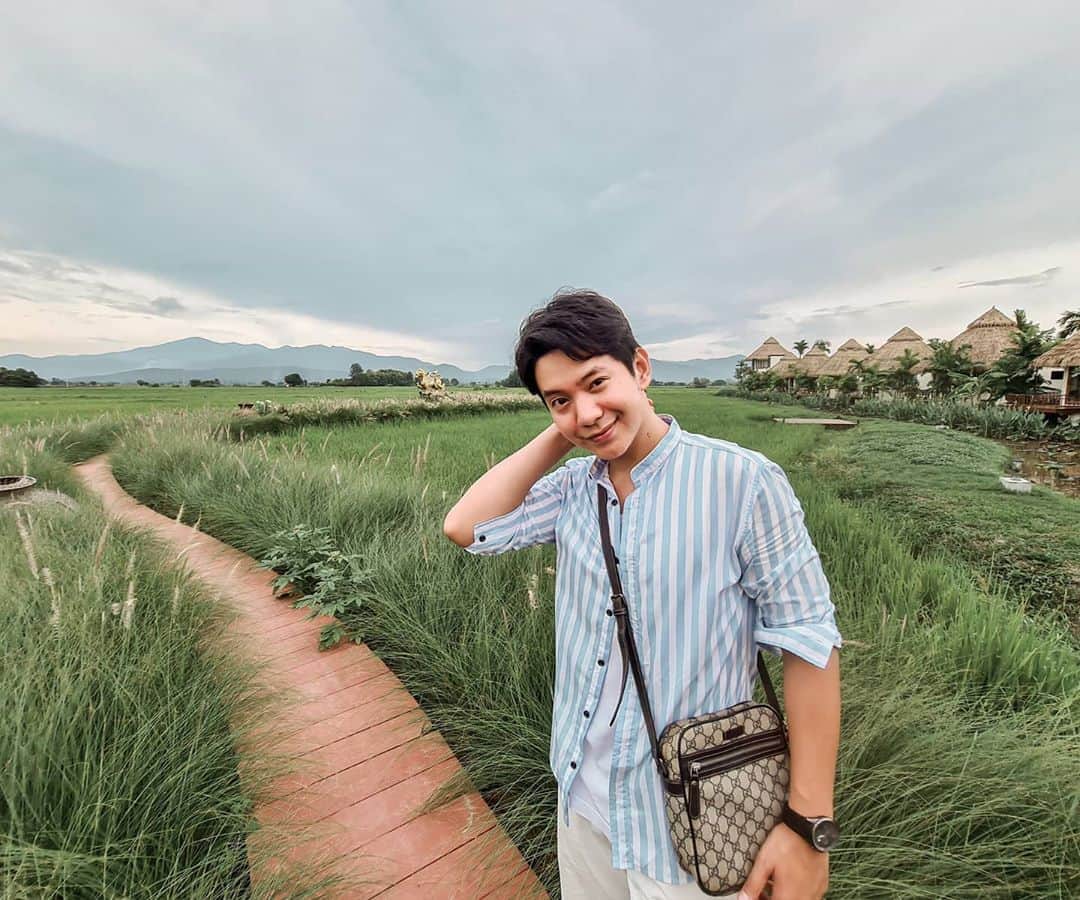アイス・サランユーのインスタグラム：「โอ๊ย...ปวดคอ 🤣 @phusanfah_resort งดงามเกินจะเขียน บรรยายโน๊ะ ติดตาม เร็วๆ นี้  ใน FB Page : ICESARUNYU Youtube : Ice Sarunyu Official #ภูสันฟ้า  #เชียงใหม่ #เที่ยวทั่วไทยกับไอซ์ศรัณยู」