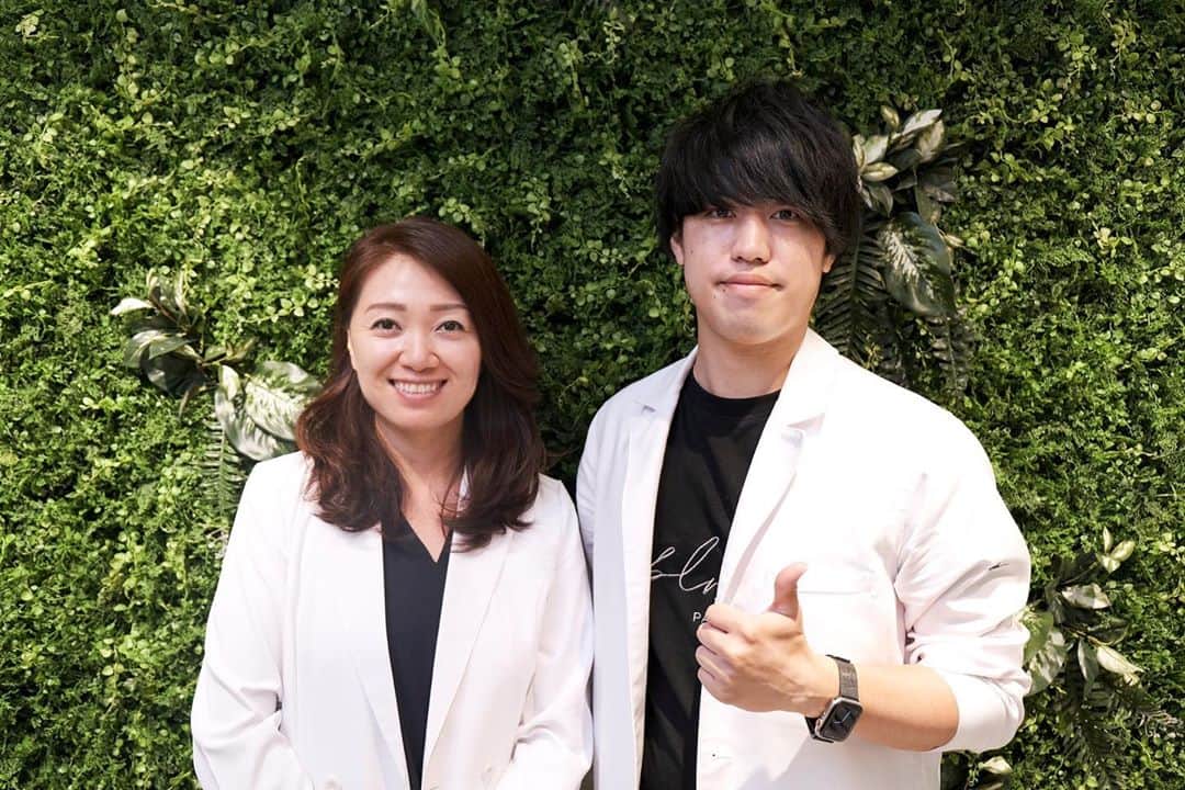 美容整体師川島さん。のインスタグラム：「エステグランプリ  顧客満足度1位の アンジェラックス　代表 みどり先生と👨‍⚕️ @midoriosugi  . #整体Filament #整体 #エステ #エンビロン」