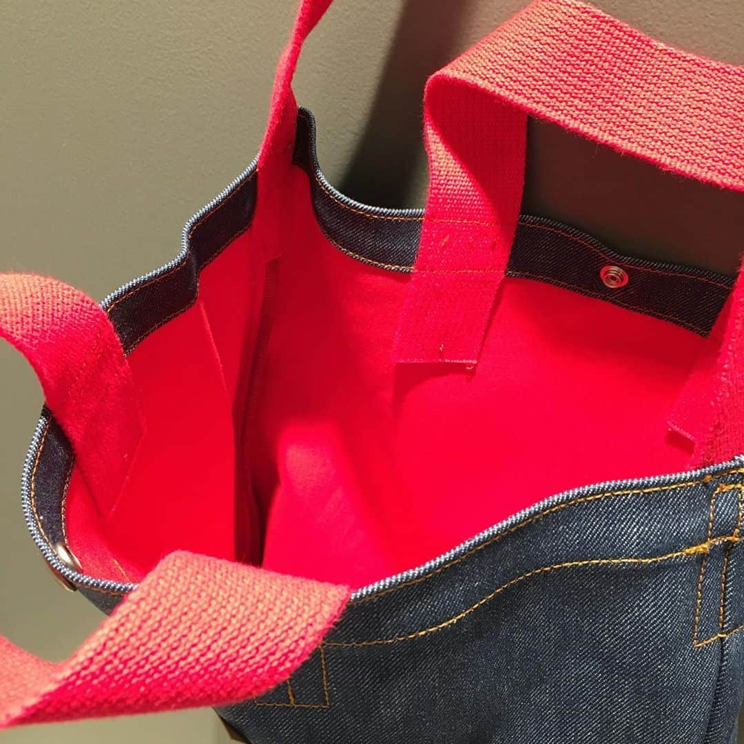 BEAMS JAPANさんのインスタグラム写真 - (BEAMS JAPANInstagram)「＜orSlow＞×＜BEAMS BOY＞ Womens Red Lining 1 Pocket Tote Bag Special BEAMS JAPAN 3F @beams_japan #orslow #beams #beamsboy #beamsjapan #beamsjapan3rd Instagram for New Arrivals Blog for Recommended Items #japan #tokyo #shinjuku #fashion #mensfashion #womensfashion #日本 #東京 #新宿 #ファッション#メンズファッション #ウィメンズファッション #ビームス #ビームスジャパン」9月9日 20時44分 - beams_japan