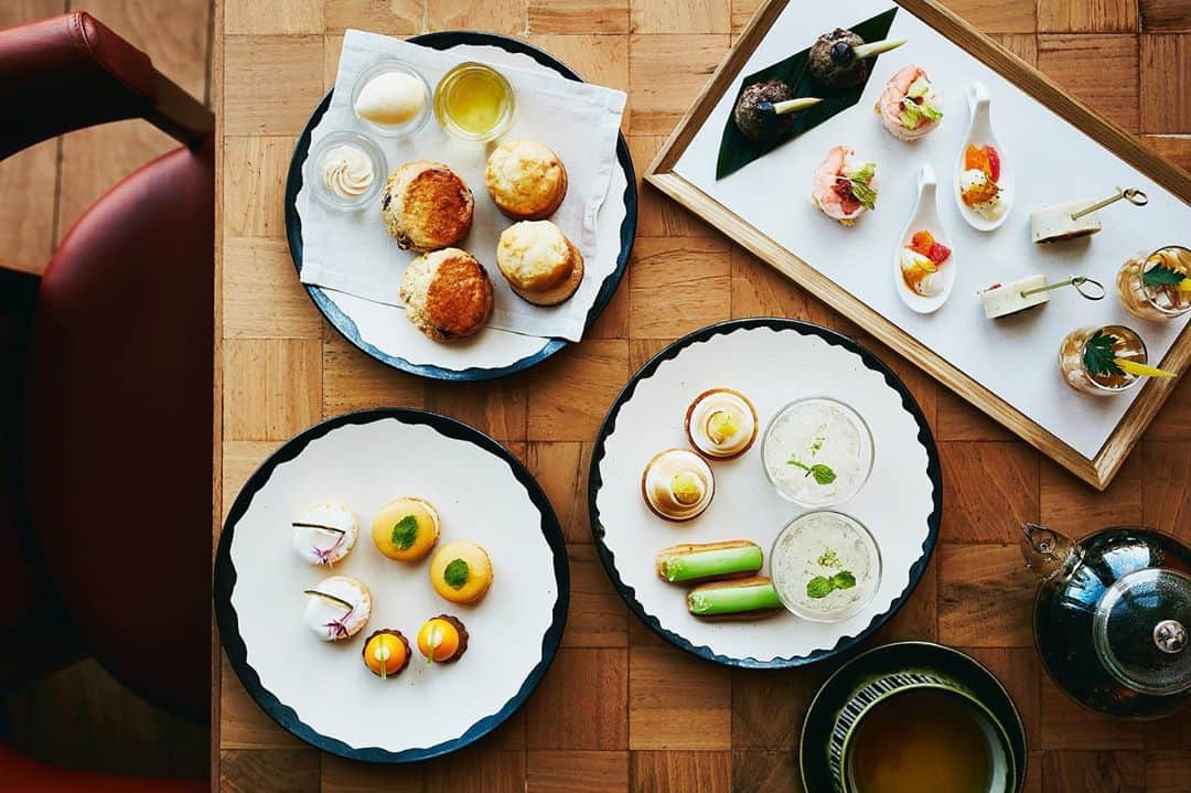 のインスタグラム：「Enjoy a mid-week retreat to the 51st floor with our calming #lemongrass afternoon tea 🍃🍵  #afternoontea #レモングラス #アフタヌーンティー」