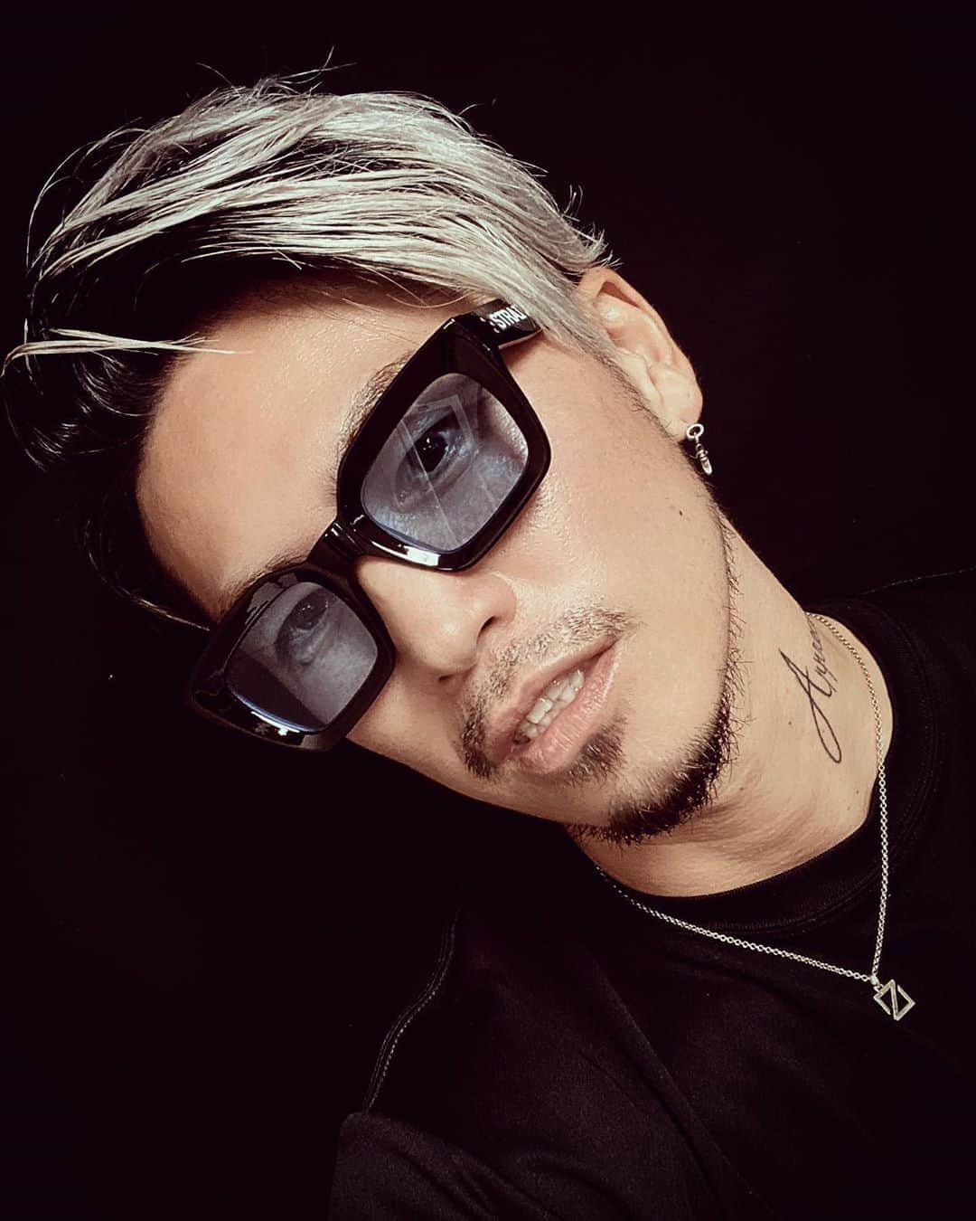 DJ ACEのインスタグラム：「﻿ この1週間で、昔からの友人3人の誕生日当日を一緒に過ごし、祝わせてもらったよ🍾﻿ ﻿ 改めて"当日に祝うことの価値"を感じて、こうやって大人になってもそれができる仲間がいる事が幸せだし、なによりもの誕生日プレゼントなんじゃないかと、俺だったらそう思う。﻿ ﻿ おめでとう🎉﻿ ﻿ Very happy birthaday my mans!﻿ ﻿ #最高の夜かよ﻿ #仲間内の誕生日が近すぎ問題﻿ #写真と文の関係性﻿ #ACE1」
