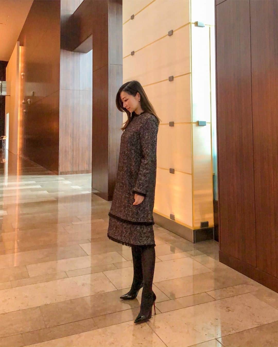 Conrad Tokyoのインスタグラム：「東京汐留ビルの高層部、２８〜３７階にある当ホテルは、東京湾を見下ろすことができ、海外旅行者に最も人気のある日本のホテルとして１位にランクされています。皆様のお越しを心よりお待ちしております！  Encompassing floors 28–37 of the Shiodome skyscraper, our hotel overlooks Tokyo Bay and has been ranked 1st as the most popular Japanese hotel for international travelers. We look forward to welcoming you back!  Photo by @eri_t28  Share your own images with us by tagging @conrad_tokyo ————————————————————— #コンラッド東京 #コンラッド #ホテル #汐留 #東京 #客室 #部屋 #新橋 #銀座 #宿泊 #スイート #ホテルステイ #港区 #ステイケーション  #ConradTokyo #StayInspired #Conrad #Tokyo #suite #Shiodome #Shinbashi #staycation #conradsuite」