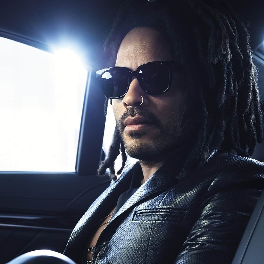 Yves Saint Laurent Beautyさんのインスタグラム写真 - (Yves Saint Laurent BeautyInstagram)「Confident, independent and instinct-driven, he’s always looking for new ideas and experiences, striving to shape the world… That's the Y man, that's Lenny Kravitz.  Y is a riff on the classic fougère, an accord as timeless as the blues. A mix of black and white accords, as edgy as rock. @lennykravitz Y EAU DE PARFUM #yslbeauty #yeaudeparfum #whynot」9月9日 20時58分 - yslbeauty