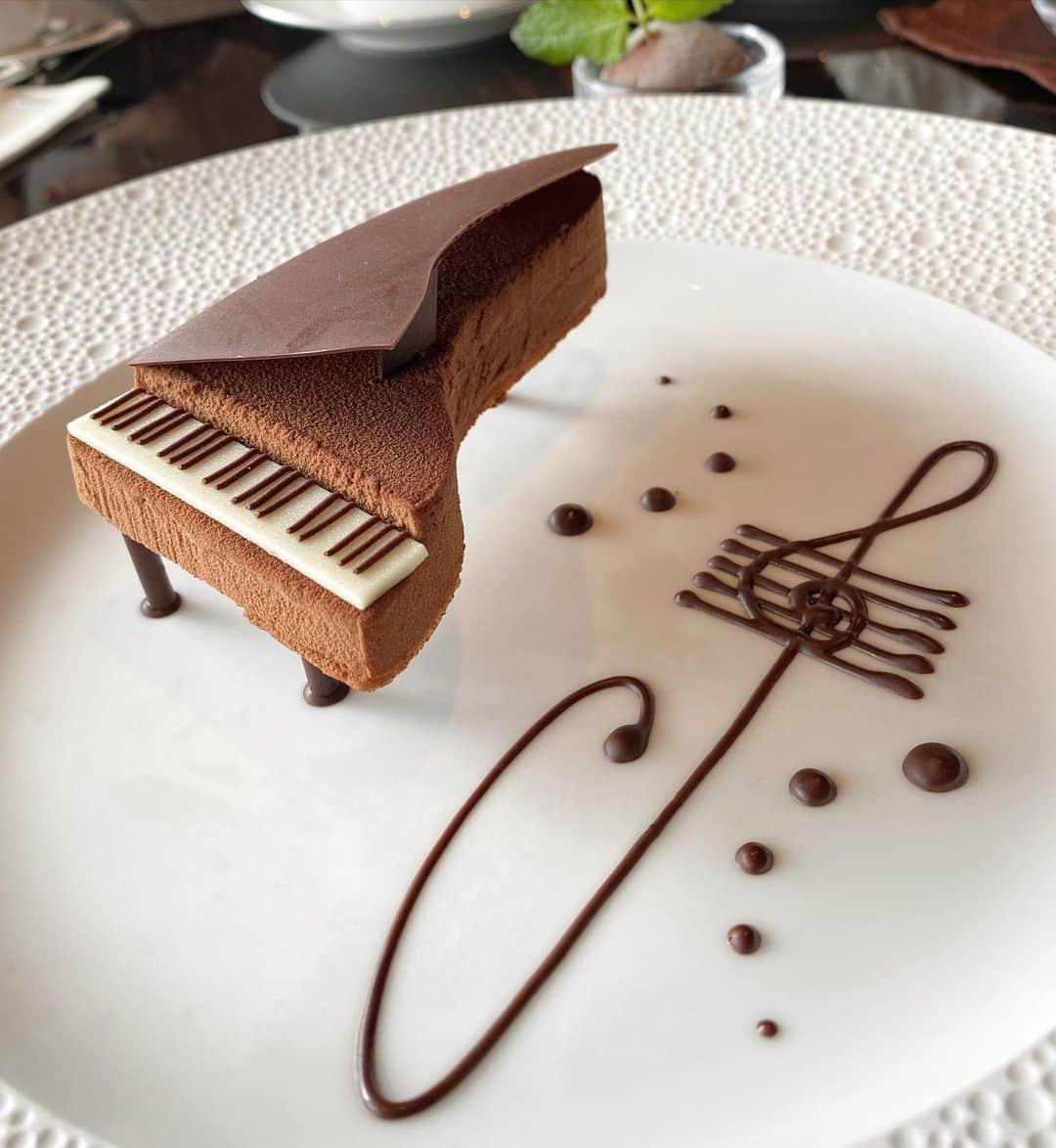 佐達ももこさんのインスタグラム写真 - (佐達ももこInstagram)「ぶどう大好き🍇❤️﻿ ﻿ 見ても、食べても、飲んでも﻿ 最高にテンション上がった💘﻿ ﻿ 巨峰もマスカットも好き😧﻿ 選べません。デラウェアも好き💜笑﻿  ピアノのケーキも凄かったよ🎹❣️ ﻿ ﻿ #palacehoteltokyo#privé#巨峰#シャインマスカット」9月9日 21時09分 - sadamomodayo