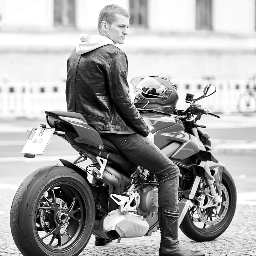 セバスティアン・ソーブのインスタグラム：「Was really a mega day shooting with @ericschmidphotographer for such a cool brand; @taverimoto」