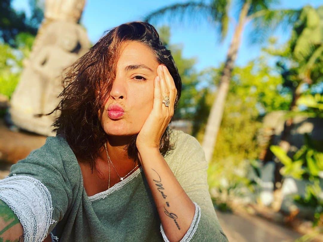 ロベール・ピレスのインスタグラム：「Feliz cumpleaños Amor 💓 @jessicalemariepires」