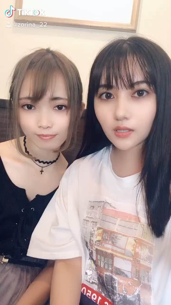 のインスタグラム：「2人とも慣れてなくて緊張気味。 #tiktok #緊張 #初心者 #あおちゃん #ぞりな #んーまっ💋」