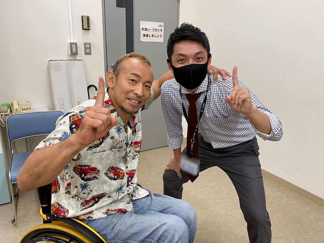 藤村晃輝さんのインスタグラム写真 - (藤村晃輝Instagram)「廣道さん、優勝おめでとうございます！日本パラ陸上選手権男子800mで頂点🏆✨ゆ〜わくワイド始まる前にお祝いできて良かったです😊 #ゆーわくワイド #コメンテーター #廣道純 #シャツおしゃれ」9月9日 21時17分 - fujimura_koki_tos