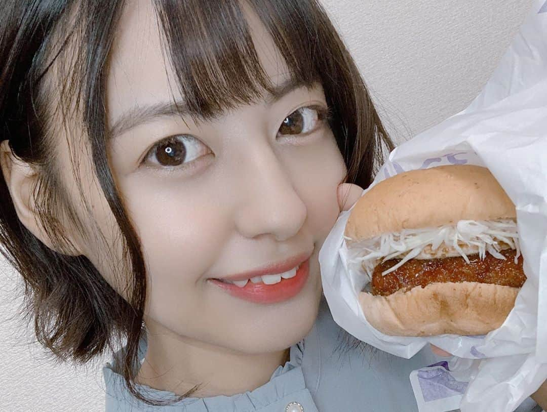 河合くるみさんのインスタグラム写真 - (河合くるみInstagram)「・ ・ #33日目 #100日後にかわいくなるくるみちゃん ・ ケンタは和風チキンカツサンドしか勝たん💘 ・ ・ #ケンタッキーフライドチキン  #ケンタッキー #和風チキンカツサンド #月見和風チキンカツサンド #月見 #月見バーガー #kfc #カーネルサンダース #カーネル生誕祭 #カーネルズデー #今日ケンタッキーにして #裸眼 #裸眼メイク #セルカ #自撮り女子 #フォローミー #followme #hamburger #Kentucky #kentuckyfriedchicken #japan #kawaii #instafood #おなかいっぱい」9月9日 21時27分 - 6v6_krm