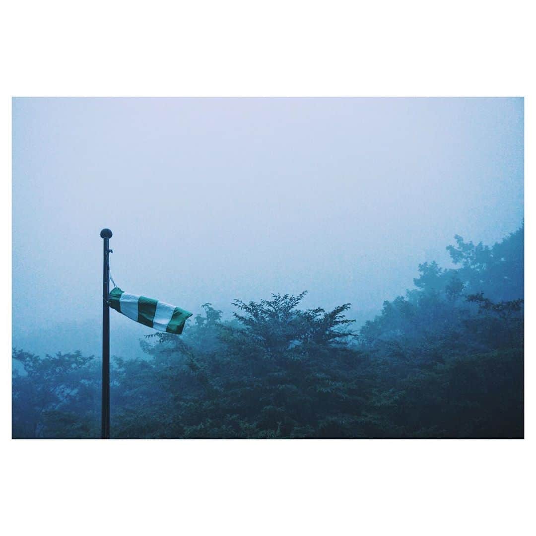 _msy_tさんのインスタグラム写真 - (_msy_tInstagram)「Only the sound of the wind. . . . .  #lensculture  #idealportraite #photopoetry #everydayeverywhere  #outofthephone #picoftheday  #japan #tokyo #tokyocameraclub #team_jp  #flag #fog #pastpicture #風景 #自然 #空  #ファインダー越しの私の世界 #東京カメラ部 #一眼レフ #写真 #絶景 #風景写真 #風景写真部 #旗 #風 #霧」9月9日 21時20分 - masaya_takigawa