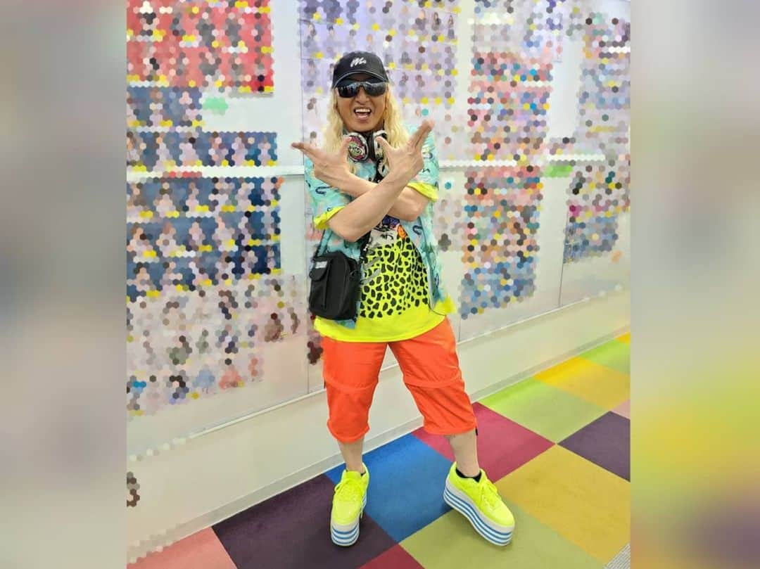 DJ KOOさんのインスタグラム写真 - (DJ KOOInstagram)「娘とハロショ行って来ました！！ 初ハロショ！！テンション上がりましたが！！お財布は軽くなりました！！  ※この写真は撮影許可を頂いております    #ハロショ #ハロプロ #DJKOO」9月9日 21時20分 - dj_koo1019