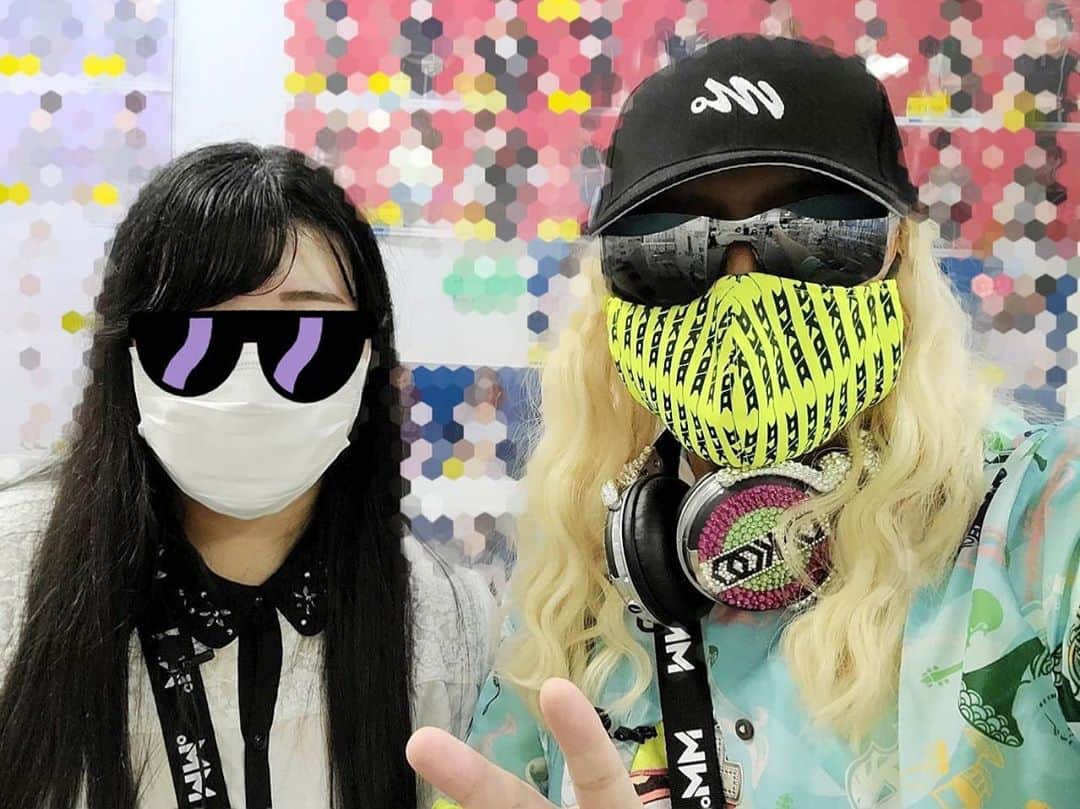 DJ KOOさんのインスタグラム写真 - (DJ KOOInstagram)「娘とハロショ行って来ました！！ 初ハロショ！！テンション上がりましたが！！お財布は軽くなりました！！  ※この写真は撮影許可を頂いております    #ハロショ #ハロプロ #DJKOO」9月9日 21時20分 - dj_koo1019