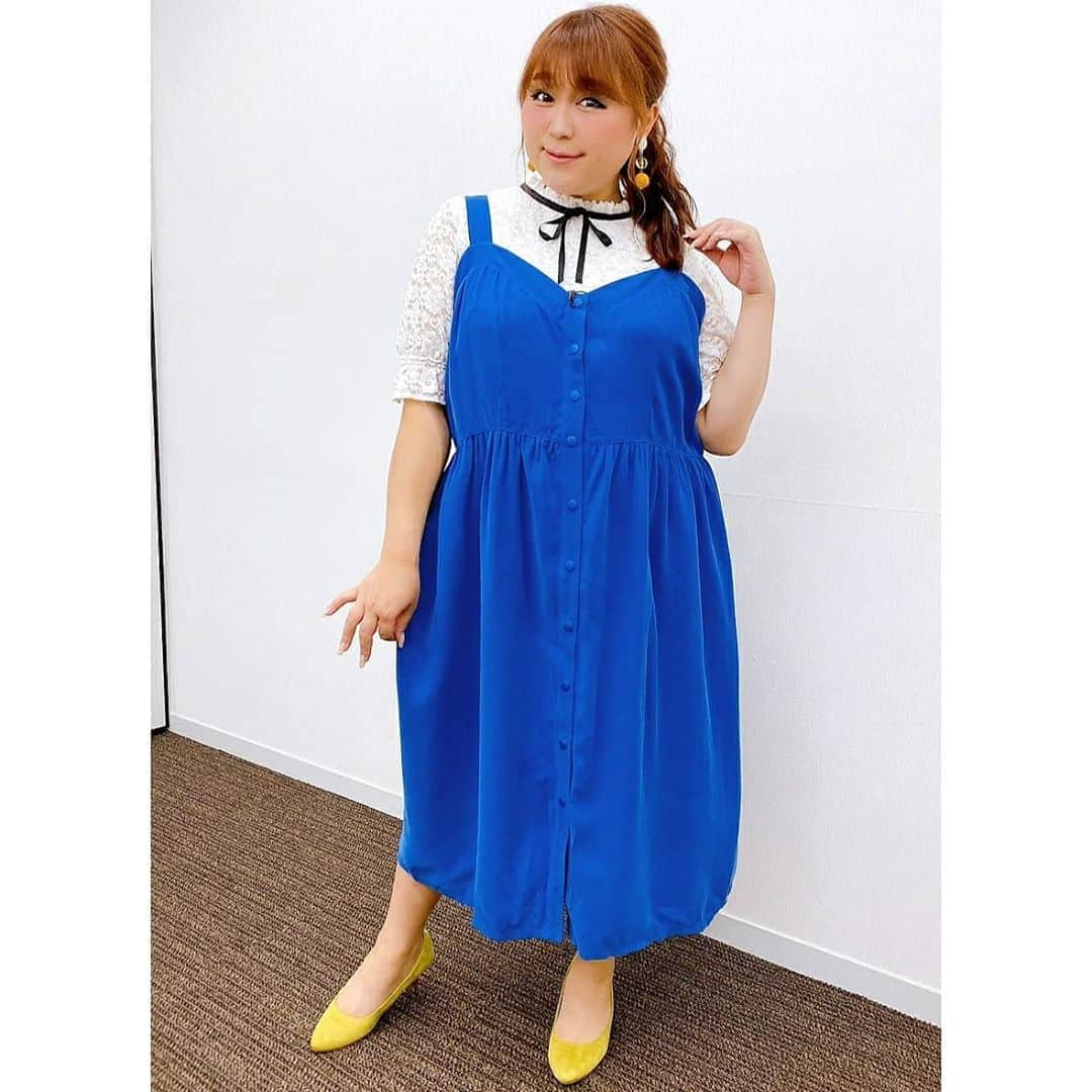 りんごちゃんさんのインスタグラム写真 - (りんごちゃんInstagram)「クイズって楽しぃ♪  #くりぃむクイズ #ミラクル9 #ご覧になった皆様 #ありがティン♡  #ドキドキ #ハラハラ #ワクワク #ルンルン #ソワソワ #ウハウハ  #ドキがむねむね  #りんごちゃんコーデ #ブラウス：@happymarilyn_official #ジャンパースカート：@punyus #イヤリング：@abiste_official #パンプス：@orientaltraffic_official」9月9日 21時22分 - ringochan_0626