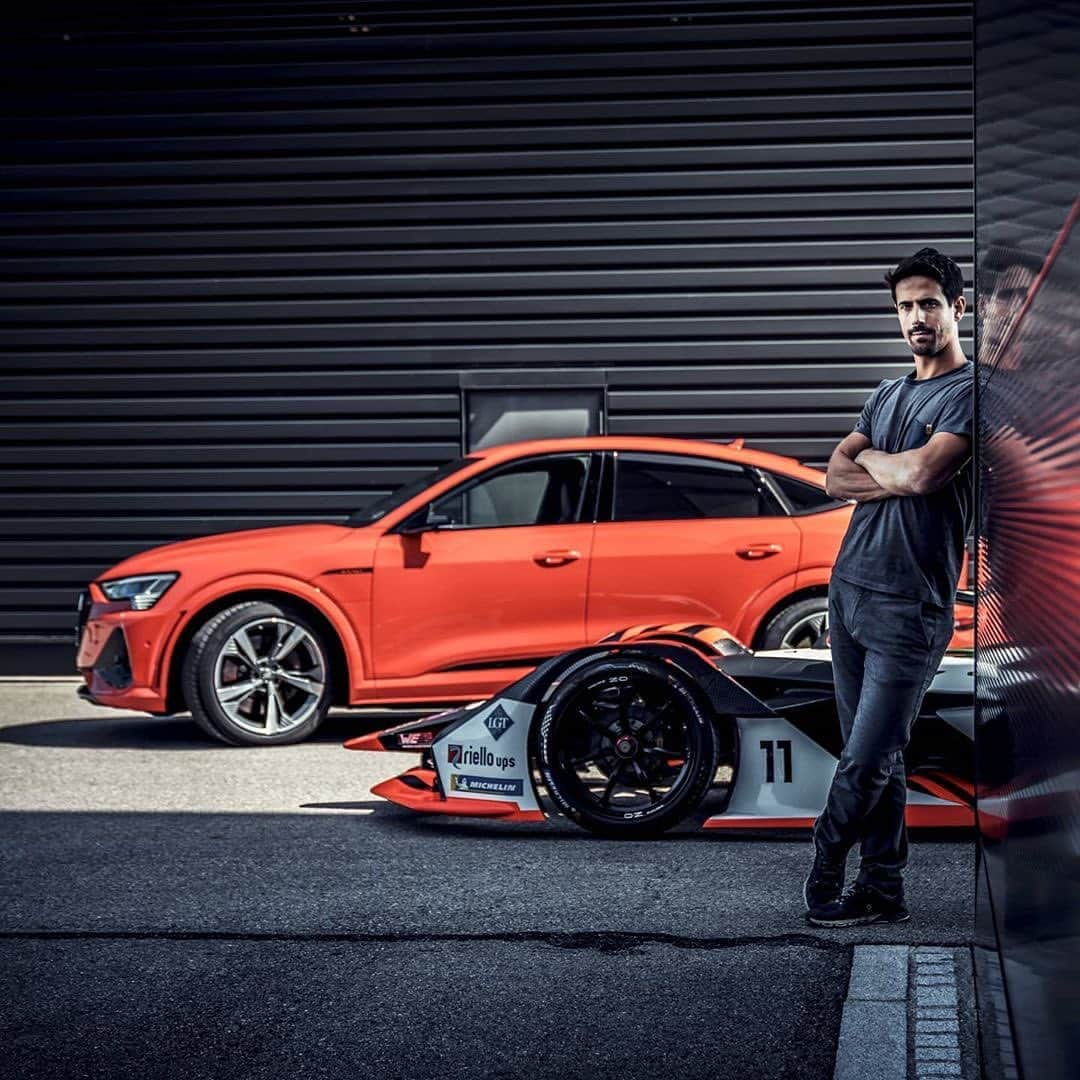 ルーカス・ディ・グラッシさんのインスタグラム写真 - (ルーカス・ディ・グラッシInstagram)「Today is #WorldEVday !  Audi is bringing the latest electric ⚡️ racing technology to the streets. Our Formula E motor-generator unit defies the laws of physics with a 97% efficiency* rate. The future is exciting, fast and sustainable. —- #FIAFormulaE #FormulaE #Electric #Racing #Motorsport #futureiselectric #AudiSport #Audi #etron #Niobium #Forcepoint #AudiBrasil #Boss #Enerzee」9月9日 21時24分 - lucasdigrassi