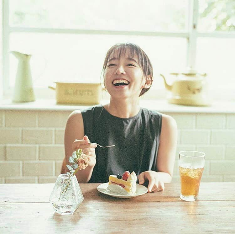 吉岡里帆 　ファンアカウントさんのインスタグラム写真 - (吉岡里帆 　ファンアカウントInstagram)「🍴 #吉岡里帆 #rihoyoshioka」9月9日 21時28分 - riho_fanpage