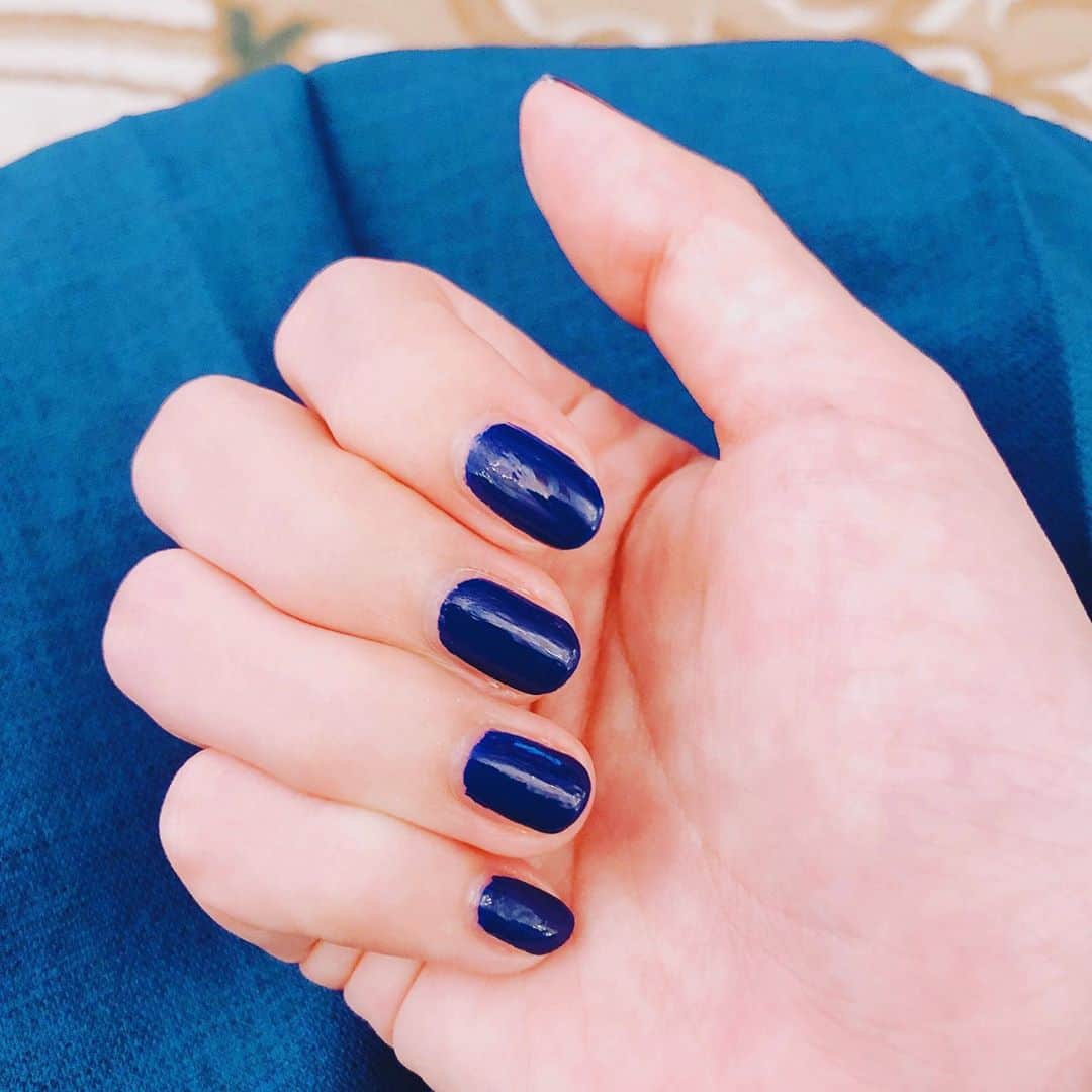 のインスタグラム：「﻿ 今日は青の気分🔵﻿ 長年寄り添ってきたカラーは何だか落ち着きますな☺️﻿ ﻿ Today I'm in a blue mood🔵﻿ I feel relaxed when I wear blue that I'm together over the year☺️﻿ ﻿ ﻿ #元々好きな色﻿ #プラス﻿ #10年の思い出﻿ #だから﻿ #好きが詰まった色」