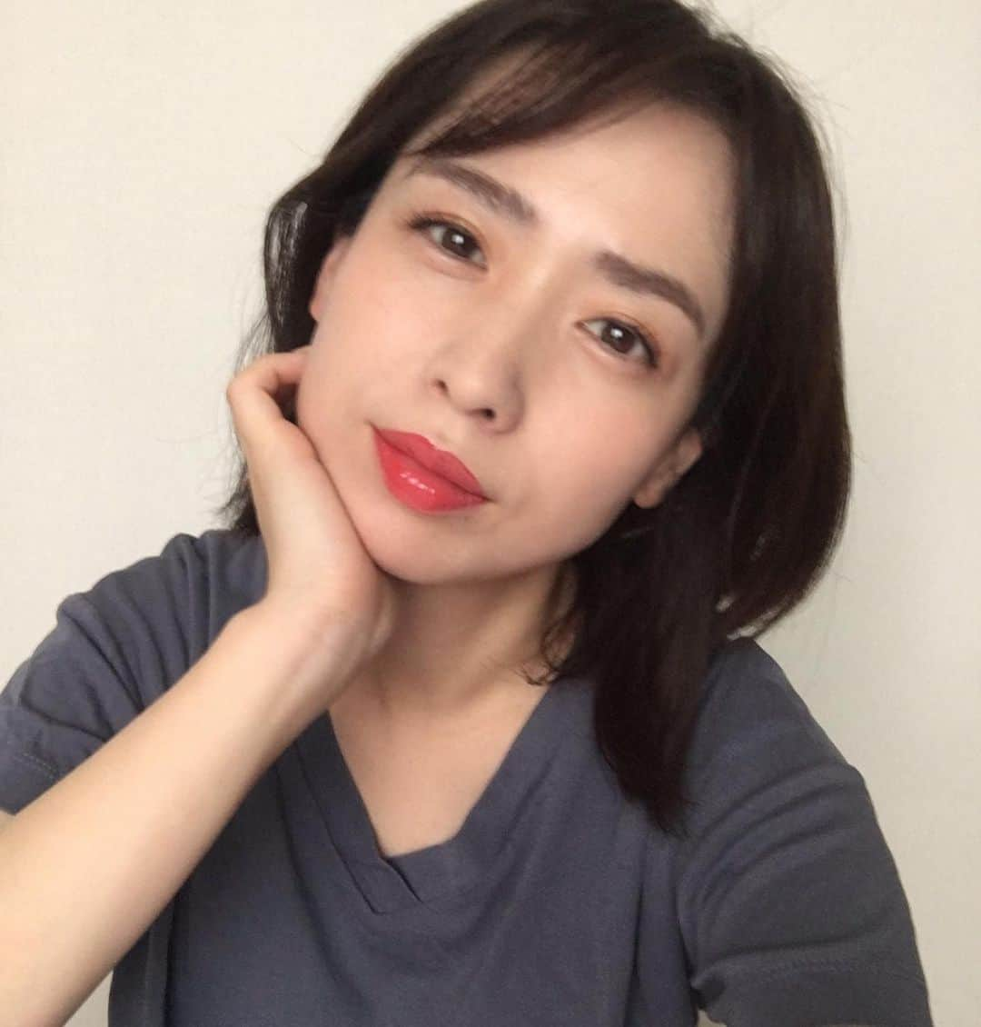 久保順子さんのインスタグラム写真 - (久保順子Instagram)「お友達から頂いた、韓国コスメ❣️ 普段はマスクをしてて手抜きな口元だけど、たまにはセクシー唇💋で勝負かけます👍😎 えっ誰に？何に？？🤣🤣 #オレンジ系リップ  #etudehouse  #juicylastingtint  #メイクで美しく  #モデル  #ママモデル  #タレント」9月9日 21時37分 - kubojun86