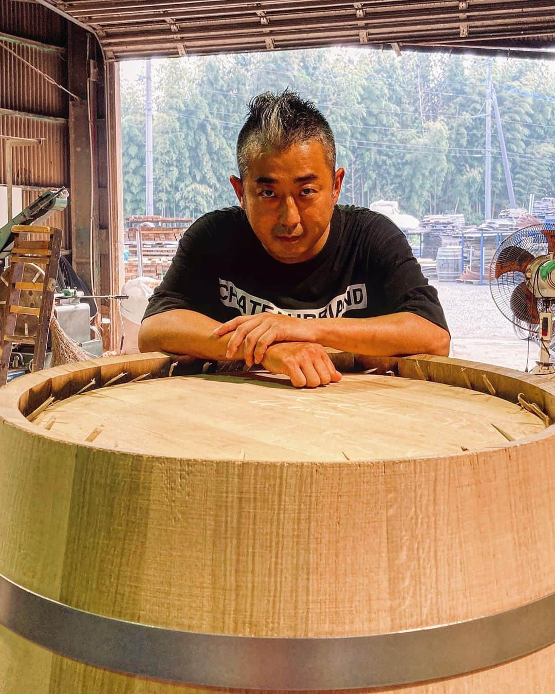 HAMADAHISATOさんのインスタグラム写真 - (HAMADAHISATOInstagram)「CHECKING OUT OUR NEW JAPANESE BARREL FOR NEW PROJECT. THIS IS THE ONLY BARREL MAKER IN JAPAN.😎 . #wagyumafia #whisky #highball」9月9日 21時37分 - wagyumafia