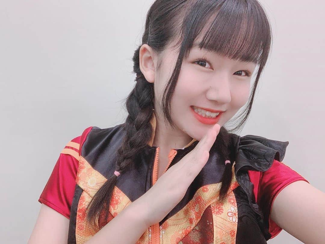 みのり（民謡ガールズ）のインスタグラム：「今日もありがとう🥳🧡  #WAWAWA #みのり #百花繚乱ココロモヨウ #発売日 #YouTube配信 #感謝 #衣装 #オレンジ #ツインテ #三つ編み #instagood #instalike #orange #follow」