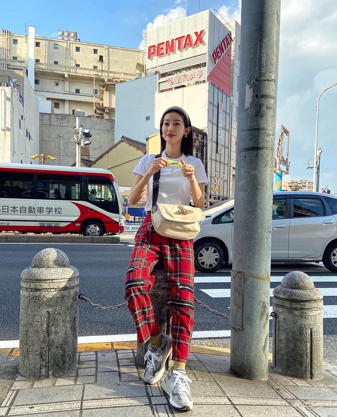 梅村奈央さんのインスタグラム写真 - (梅村奈央Instagram)「いつかの #うめしふく ❤️ #viviennewestwood #uniqlou #danielleguizio #andotherstories #newbalance992」9月9日 21時39分 - umemuranao