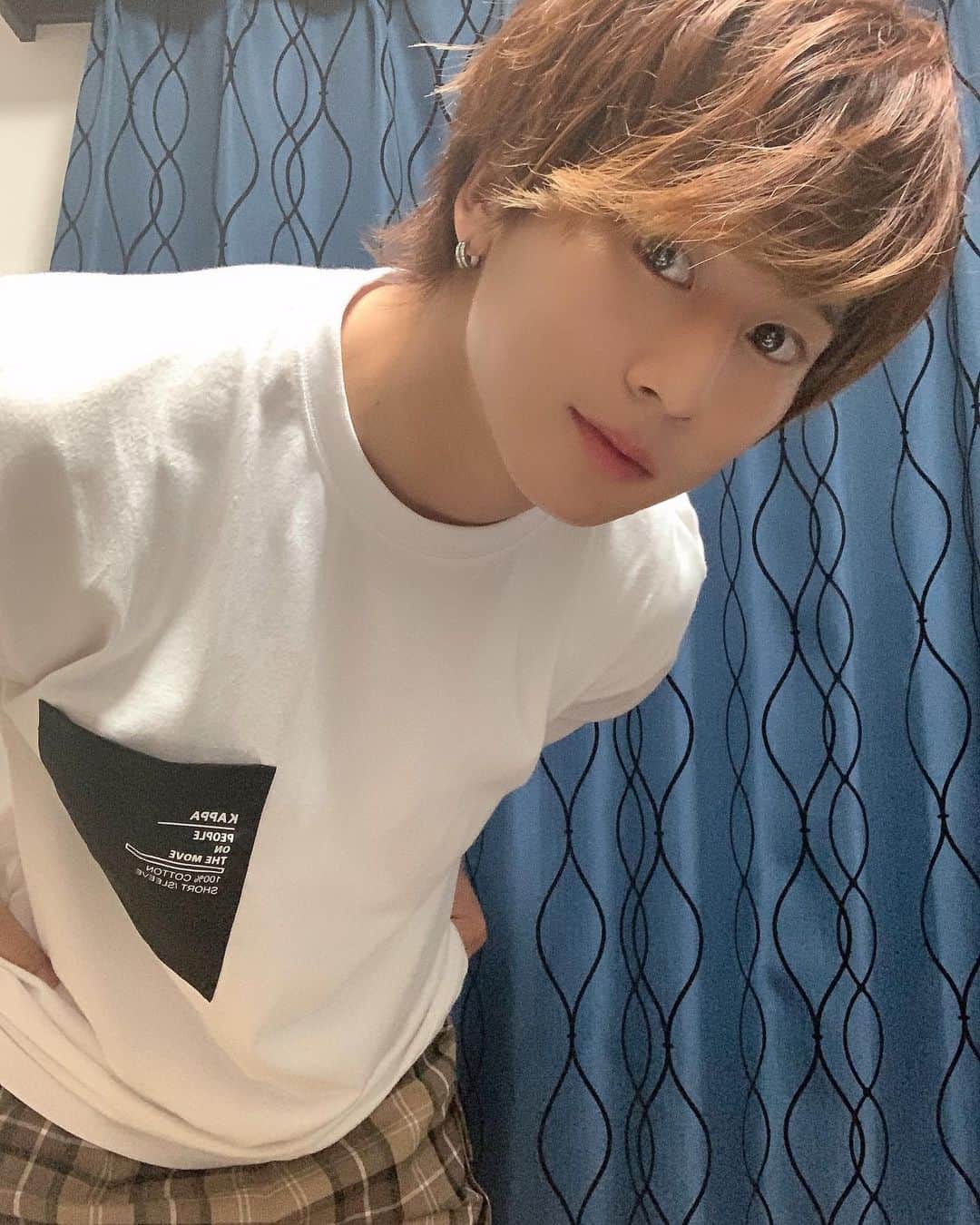 大池瑞樹のインスタグラム：「チェックのズボン着てみちゃったり、なんちゃったり、テヘペロ😋  #オシャレになりたい大池くん」