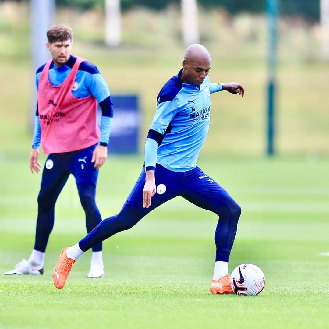 のインスタグラム：「Back! Looking forward to this new season. 🙌🏾 #cmoncity」