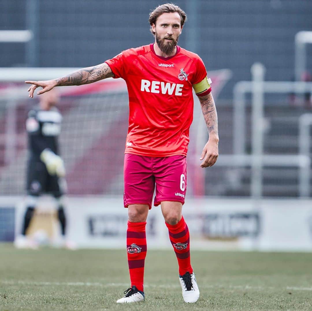 のインスタグラム：「Proud to stay vice captain @fckoeln  🐐🔴⚪️ #proud #blessed #captain #vice #positivevibes #new #season #team #together #focus #effzeh #fc #köln #mh6 #liebedeinestadt」