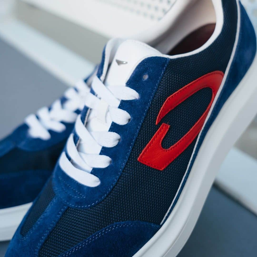 アルベルトガルディアーニのインスタグラム：「Focus on details: different materials come together creating every time a unique #Guardiani shoe.」