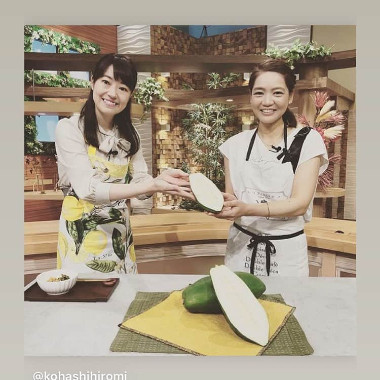 山口真奈さんのインスタグラム写真 - (山口真奈Instagram)「フードコーディネーターのコハシヒロミ先生のお写真をリポスト📸✨✨きょうは来週9/19（土）放送の週刊1チャンネルの山口プロモーションの収録でした！﻿ ﻿ コハシ先生の調理でグリーンパパイアが食欲をそそられるお料理になりました🍽✨とっても美味しかったです✨そしてコハシ先生から素敵なお知らせもありますよ🎶﻿ ﻿ 今週の週刊1チャンネルもご覧ください📺✨﻿ ﻿ 来週の山口プロモーションお楽しみに🍋🥭﻿ ﻿ ☆☆☆☆☆☆☆☆☆☆☆☆☆☆☆☆☆☆☆☆☆☆☆☆﻿ ﻿ #鹿児島 #kagoshima #mbc #mbcテレビ #週刊1チャンネル #番組 #テレビ #フードコーディネーター #コハシヒロミ さん#アナウンサー #山口真奈 #グリーンパパイア #料理 #レシピ #料理レシピ #お料理コーナー #ラクうまゴハン #かごしま4 #リスペクト #山口プロモーション」9月9日 21時50分 - manayamaguchi0417