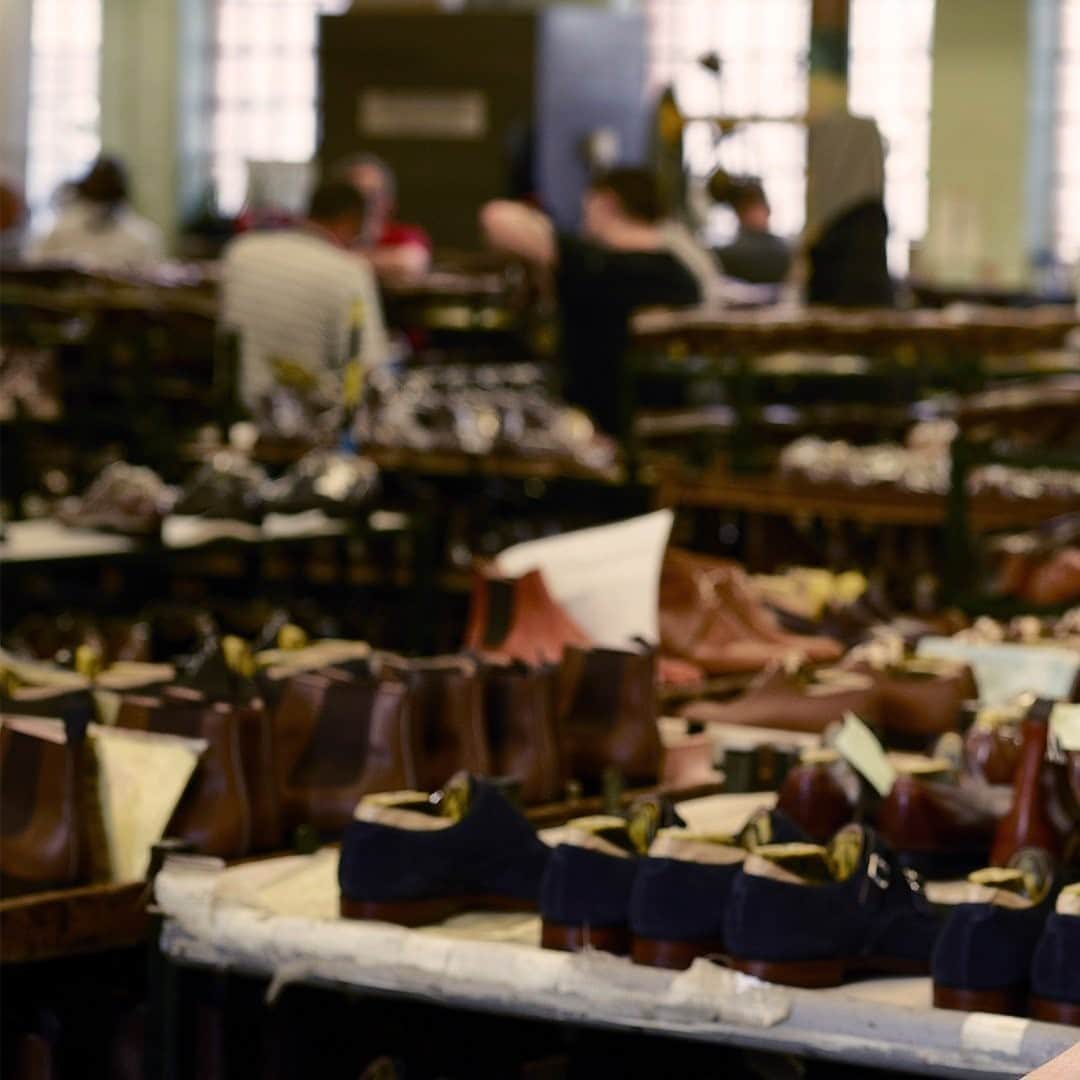 のインスタグラム：「The Voice of Workmanship - Bob Burnage. Our Finishing Room Supervisor, Bob Burnage, has been in shoemaking for over 30 years. What he doesn’t know about finishing fine English footwear isn’t worth knowing. . Click the link in our bio to read the article. . #crockettandjones #madetobeworn #workmanship #factory」