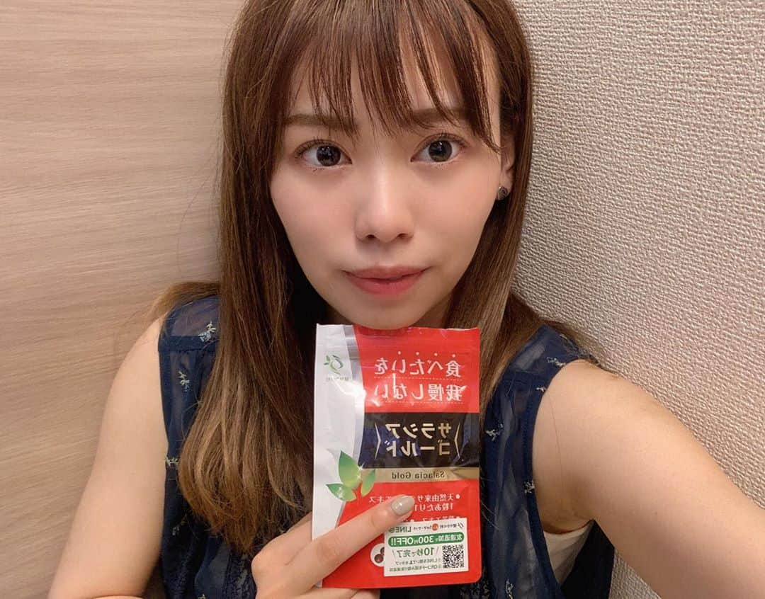 端田三奈未さんのインスタグラム写真 - (端田三奈未Instagram)「久々会った友達から「前より締まったね」って！﻿ モチベーション上がる~✊﻿ ﻿ そして自分、体幹と裏腿の筋肉がないことに気づく。﻿ ﻿ 9月の目標は﻿ ⚫︎体幹を鍛える﻿ ⚫︎苦手な有酸素運動を取り入れる﻿  (前は有酸素運動禁止されてた笑)﻿ ﻿ そして食べることも我慢しない！😋﻿ ⚫︎チートデイも定期的に設ける﻿！ ﻿ 先日﻿@sukoyakanomori さんからいただいた【サラシアゴールド】というサプリ💊 糖質制限派の民にとっては、とっても嬉しい一品🥺。 極端にカットはしないけど、甘いものとか糖質摂り過ぎる日は飲みます💊 ﻿ ﻿ ﻿  ﻿ ﻿ ﻿ ﻿ ﻿ ﻿ ﻿ ﻿  ﻿ ﻿ #健やかの杜#サラシアゴールド#ダイエットメニュー#食べて痩せる#糖質制限レシピ#痩せる方法」9月9日 22時00分 - scr_mi