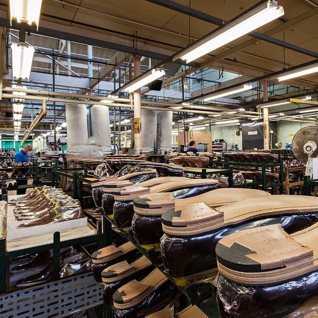のインスタグラム：「The Voice of Workmanship - Bob Burnage. Our Finishing Room Supervisor, Bob Burnage, has been in shoemaking for over 30 years. What he doesn’t know about finishing fine English footwear isn’t worth knowing. . Click the link in our bio to read the article. . #crockettandjones #madetobeworn #workmanship #factory」