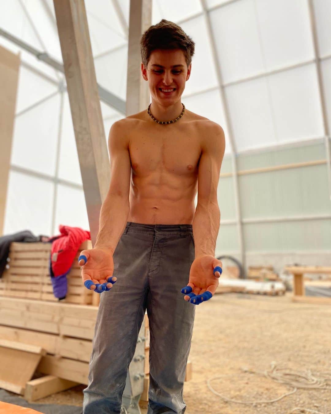 のインスタグラム：「The only downside of having a new training wall with brand new holds 💉😝 . @redbull #givesyouwings @redbullsi @adidasterrex @fiveten_official @climbing_ranch @pazi.to #zavarovalnicatriglav @postanivojak #slovenskavojska」