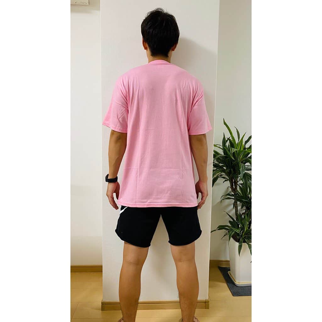 高畠佳介さんのインスタグラム写真 - (高畠佳介Instagram)「さーて！！！ みなさん！！ とうとう明日発売でございます！！ ということで、サイズ感も髙畠モデルで表してます！！  僕は183cmで白・ベージュ・水色がXLとなってます！そして、ピンク色がXXLです！！僕と身長が同じくらいの男性で、オーバーサイズで着たい方はXLでいいと思います！タイトめならLですね！  そして、 女性の方のためにも、うちの髙畠奥さんモデルで表してます！ 奥さんは171cmでベージュのMを着用してます！ オーバーサイズがいい方はMでいいと思います(^^)  また、僕の知人達がタイトめがいいということでSサイズもオッケーになりました！  なので、今回は　S.M.L.XL.XXLの5展開で受注販売させてもらいます！！ Sサイズもできたので、自分にあったサイズをゲットしていっーぱいいっーぱい買ってください♪そしてそして、たくさん応援してください(o^^o)！  注文は　@tipoff_tsuru さんのプロフィールページにある　yahooショッピングより明日から購入可能です！  もし、サイズ感などでご相談ありましたら　@ksym_dsnlab さんにメッセージで問い合わせしていただければ良いかと思いますので、そちらの方もよろしくお願いします！！  それでは長々なりましたが、たくさんの方がこのTシャツを着ていただけることを願ってます！！  @ksym_dsnlab  @tipoff_tsuru  @bataacorn  #オリジナルtシャツ  #bulldog」9月9日 22時12分 - bataacorn
