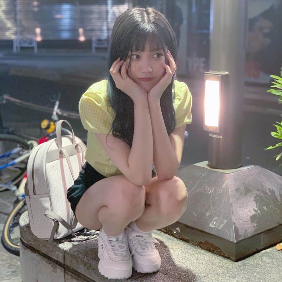 林優菜のインスタグラム：「. 友達チョイスの3枚✌🏻❤️❤️ . 久しぶりにポートレート撮ってもらった〜！ . 後ろに荷物放置してるのバレバレ😇 . . . #ノーマルカメラ #ポートレート #他撮り #xgirl #FILA #エクステ #ハッシュタグ分かんない」
