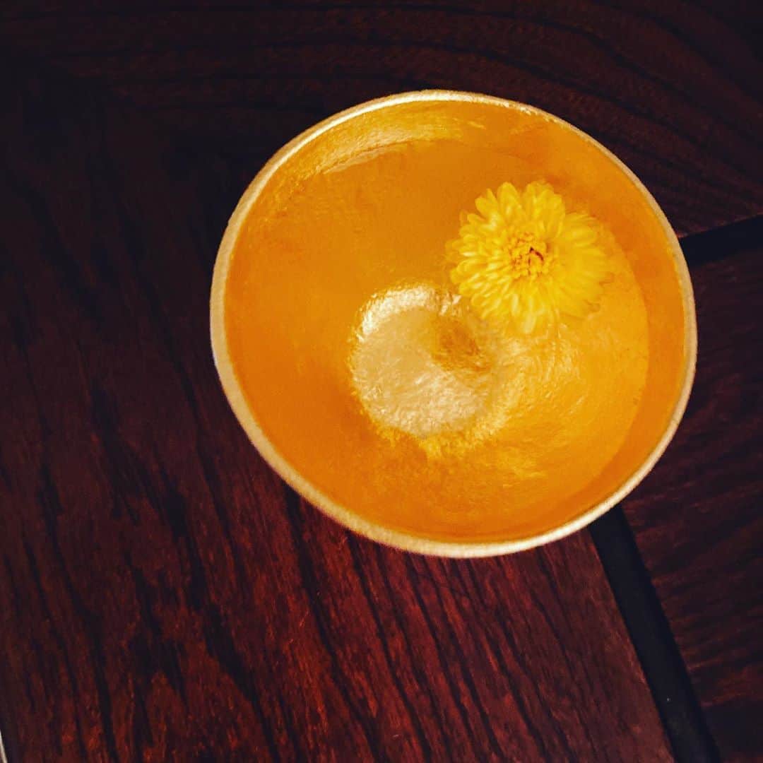上田祥子さんのインスタグラム写真 - (上田祥子Instagram)「九月九日、重陽の節句に浄化の菊酒。 #重陽の節句」9月9日 22時36分 - uedasachikoinsta