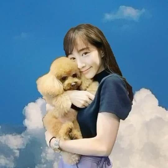 Taku Takahashiのインスタグラム：「温暖化による犬が快適に過ごせない世界。 殺傷処分問題。動物虐待問題。  少しでも犬と人が楽しく過ごせる世界を作りたい。ワンちゃんのファッションを通じて、あえて生々しい感じでなくポジティブに。  その寄付を募る企画にオーナーさんの思いを聞いて僕もボランティアとして曲をプロデュースしました。  まさかの田中みな実さん登場（笑） でも、彼女が持っているワンちゃんのシドさんをイメージして作ってます。  @sid_miyauchi @numerotokyo @akoakotanaka #sid_miyauchi #sidbe #numerotokyo #akotanaka」