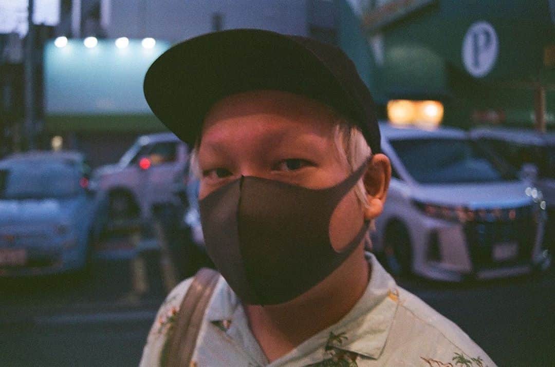 兒玉太智のインスタグラム：「本日THE TOKYOのファーストアルバム「J.U.M.P.」が発売されました🎉⚡︎ この男の最高なベースを楽しんでください。  #フィルム写真始めました #THETOKYO #ザトーキョー #ドンタカシ」